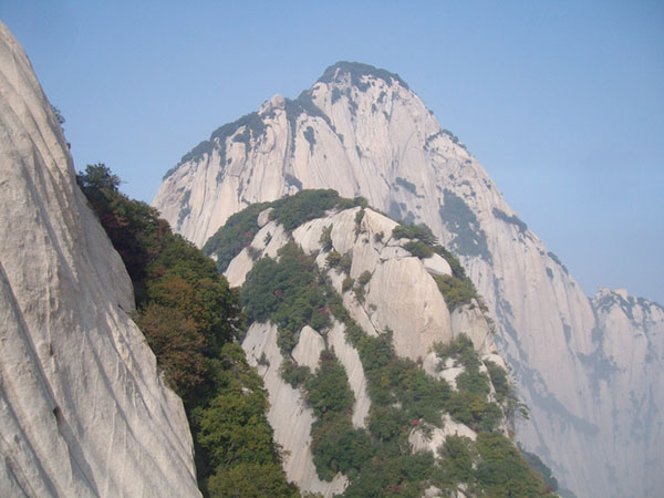 华山花岗岩绝壁